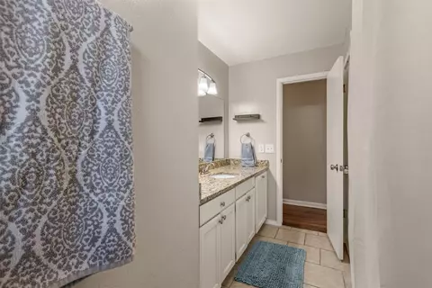 Bath - 4435 E 60th St, Tulsa, OK 74135 photo 3 of 4