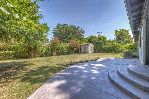 Exterior - 4435 E 60th St, Tulsa, OK 74135 photo 6 of 10