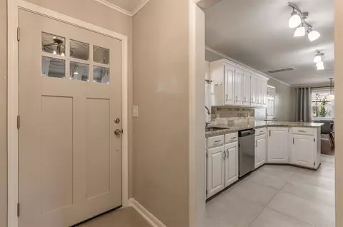 Entry Way - 4435 E 60th St, Tulsa, OK 74135 photo 5 of 6
