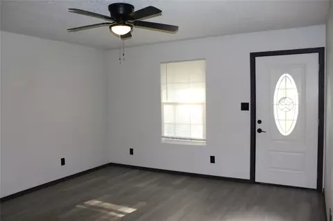 Living - 406 Second St, Calera, OK 74730 photo 4 of 4