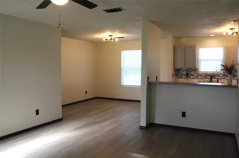 Living - 406 Second St, Calera, OK 74730 photo 2 of 4