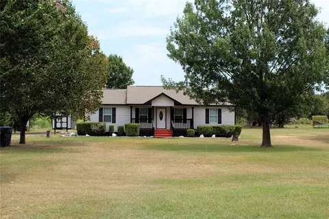 Exterior - 406 Second St, Calera, OK 74730 photo 2 of 7