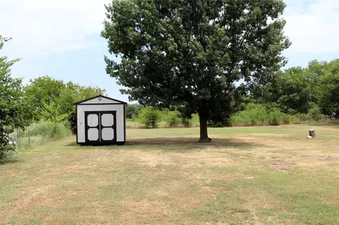 Exterior - 406 Second St, Calera, OK 74730 photo 5 of 7