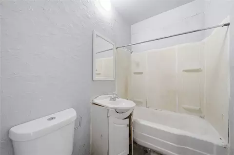 Bath - 7876 E Latimer Pl, Tulsa, OK 74115 photo 1 of 1