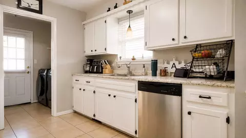 Kitchen - 11885 E 36th St N, Tulsa, OK 74146 photo 1 of 2