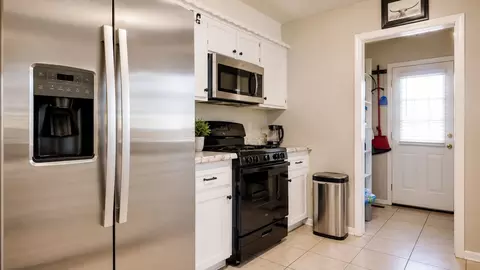 Kitchen - 11885 E 36th St N, Tulsa, OK 74146 photo 2 of 2