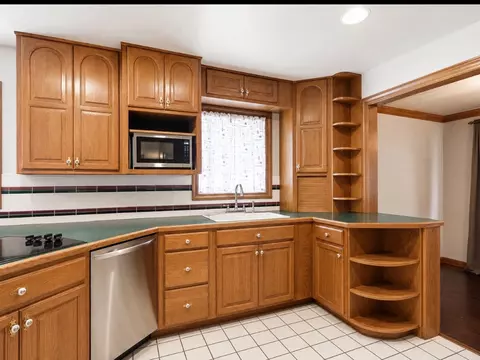 Kitchen - 8221 E 35th St, Tulsa, OK 74145 photo 2 of 2
