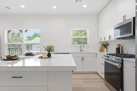 Kitchen - 2212 E 12th Pl, Tulsa, OK 74104 photo 4 of 5