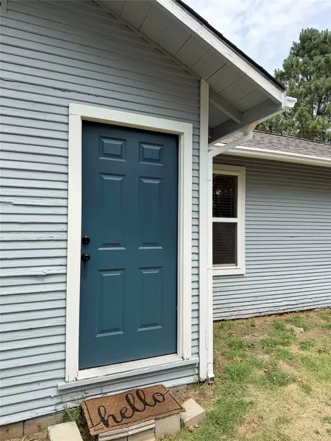Exterior - 307 N Hartman Ave, Cushing, OK 74023 photo 6 of 13