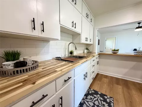Kitchen - 307 N Hartman Ave, Cushing, OK 74023 photo 7 of 14