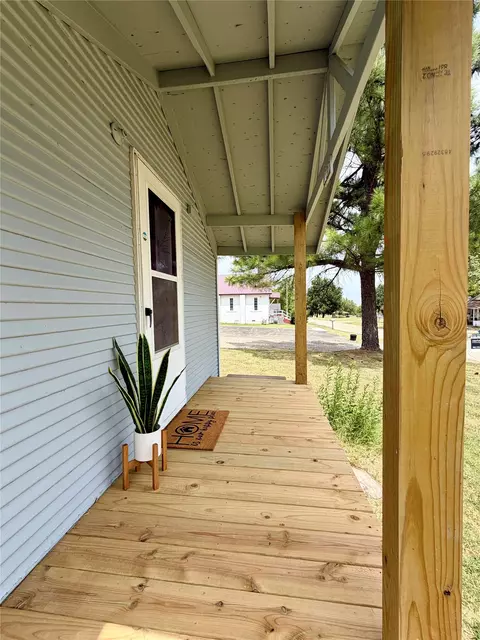 Exterior - 307 N Hartman Ave, Cushing, OK 74023 photo 9 of 13