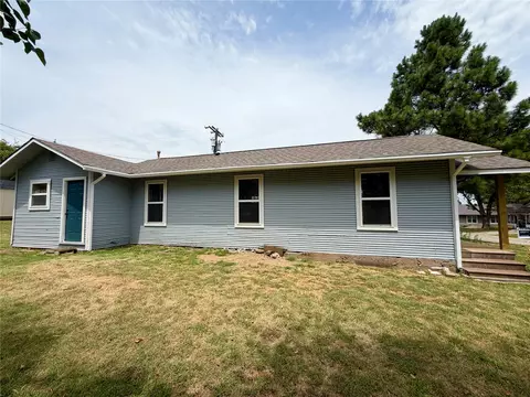 Exterior - 307 N Hartman Ave, Cushing, OK 74023 photo 7 of 13