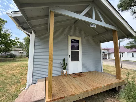 Exterior - 307 N Hartman Ave, Cushing, OK 74023 photo 8 of 13