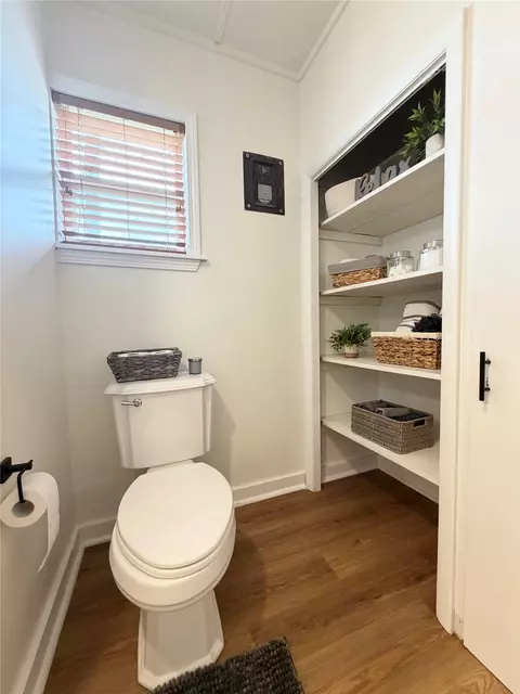 Bath - 307 N Hartman Ave, Cushing, OK 74023 photo 3 of 5