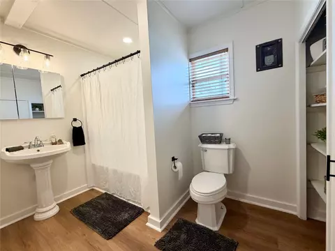 Bath - 307 N Hartman Ave, Cushing, OK 74023 photo 4 of 5
