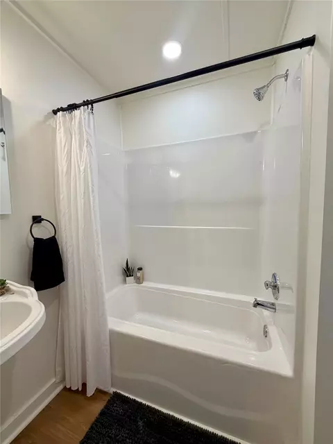 Bath - 307 N Hartman Ave, Cushing, OK 74023 photo 5 of 5
