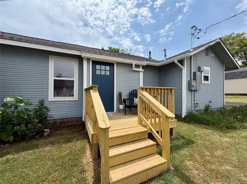 Exterior - 307 N Hartman Ave, Cushing, OK 74023 photo 3 of 13