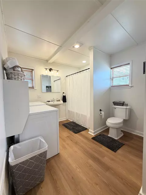 Bath - 307 N Hartman Ave, Cushing, OK 74023 photo 1 of 5