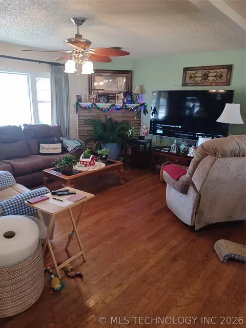 Living - 722 SW 4th St, Checotah, OK 74426 photo 2 of 2