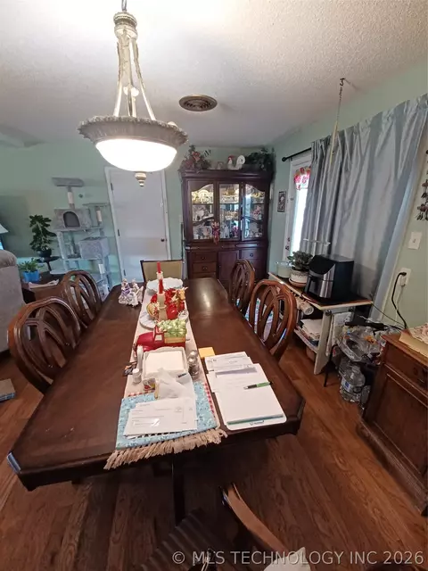 Dining - 722 SW 4th St, Checotah, OK 74426 photo 1 of 1