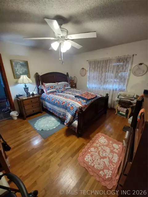 Bedroom - 722 SW 4th St, Checotah, OK 74426 photo 1 of 2