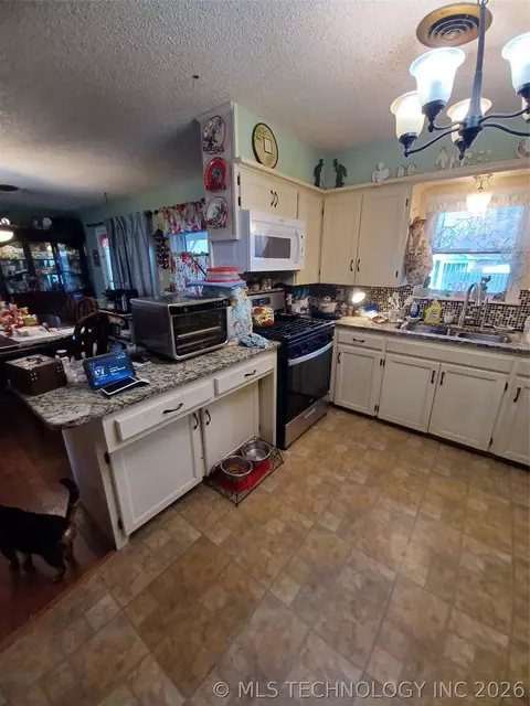 Kitchen - 722 SW 4th St, Checotah, OK 74426 photo 3 of 4