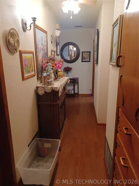Entry Way - 722 SW 4th St, Checotah, OK 74426 photo 1 of 2