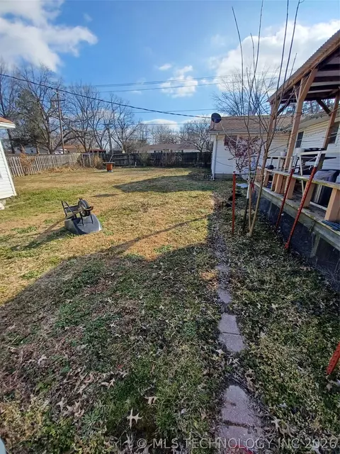 Exterior - 722 SW 4th St, Checotah, OK 74426 photo 5 of 5