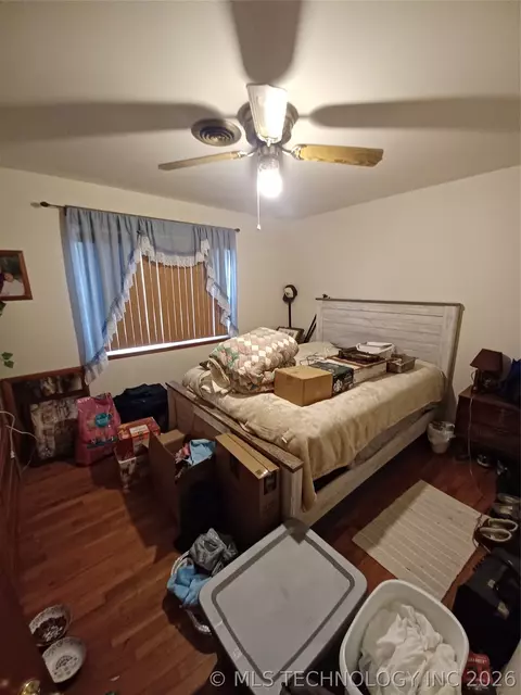 Bedroom - 722 SW 4th St, Checotah, OK 74426 photo 2 of 2