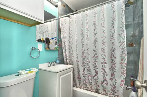 Bath - 3216 E Oklahoma Pl, Tulsa, OK 74110 photo 1 of 1