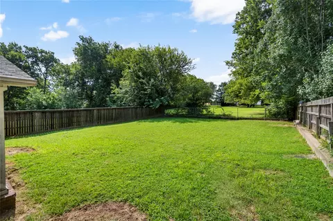 Exterior - 831 Elgin Pl, Broken Arrow, OK 74012 photo 3 of 4