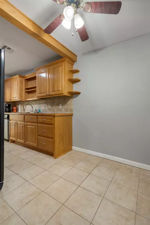 Kitchen - 831 Elgin Pl, Broken Arrow, OK 74012 photo 3 of 3