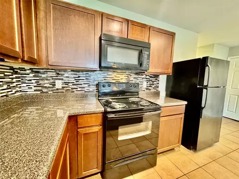 Kitchen - 3504 E Gillette St, Broken Arrow, OK 74012 photo 4 of 7