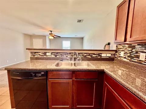 Kitchen - 3504 E Gillette St, Broken Arrow, OK 74012 photo 3 of 7