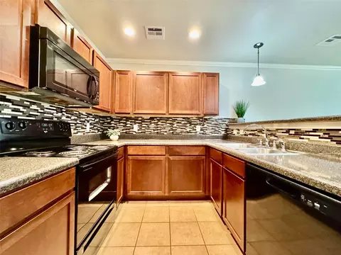 Kitchen - 3504 E Gillette St, Broken Arrow, OK 74012 photo 1 of 7