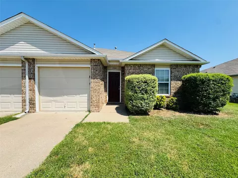 Exterior - 3504 E Gillette St, Broken Arrow, OK 74012 photo 2 of 4