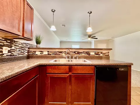 Kitchen - 3504 E Gillette St, Broken Arrow, OK 74012 photo 5 of 7