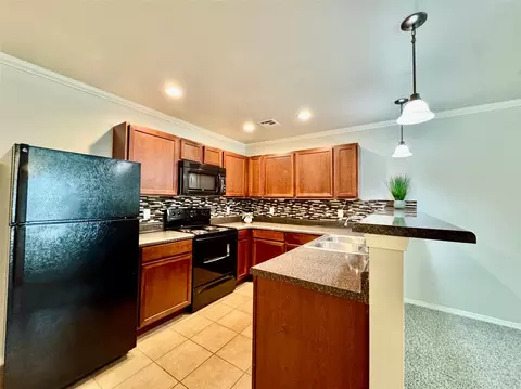 Kitchen - 3504 E Gillette St, Broken Arrow, OK 74012 photo 6 of 7