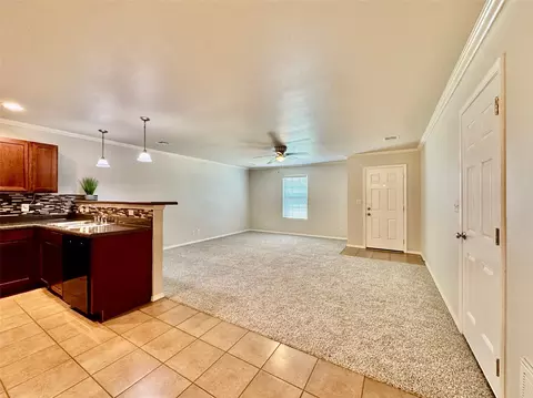 Living - 3504 E Gillette St, Broken Arrow, OK 74012 photo 3 of 6