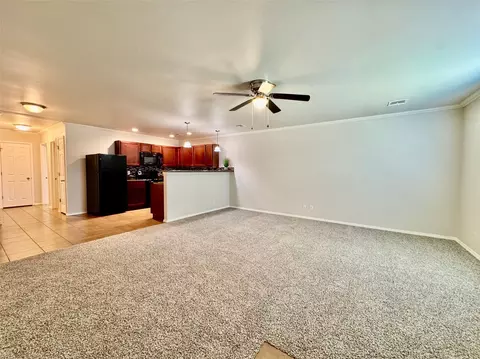 Living - 3504 E Gillette St, Broken Arrow, OK 74012 photo 4 of 6