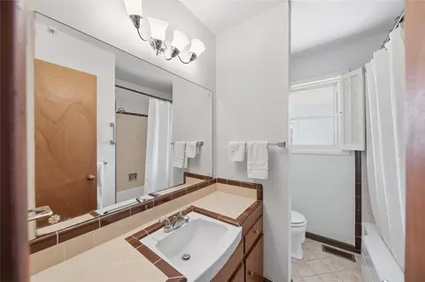 Bath - 6736 E 28th St, Tulsa, OK 74129 photo 2 of 3
