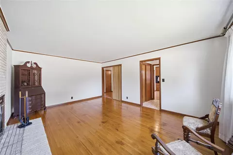 Living - 6736 E 28th St, Tulsa, OK 74129 photo 2 of 3