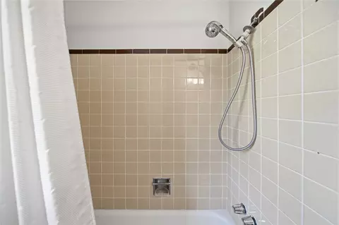 Bath - 6736 E 28th St, Tulsa, OK 74129 photo 3 of 3