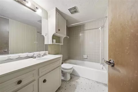 Bath - 2920 E 77th St S, Tulsa, OK 74136 photo 2 of 2
