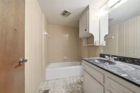 Bath - 2920 E 77th St S, Tulsa, OK 74136 photo 1 of 2