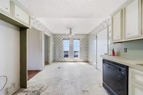 Kitchen - 2920 E 77th St S, Tulsa, OK 74136 photo 4 of 4