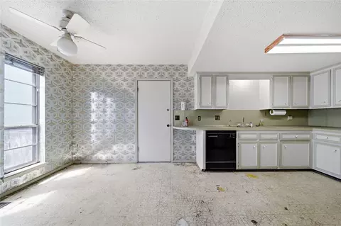 Kitchen - 2920 E 77th St S, Tulsa, OK 74136 photo 1 of 4
