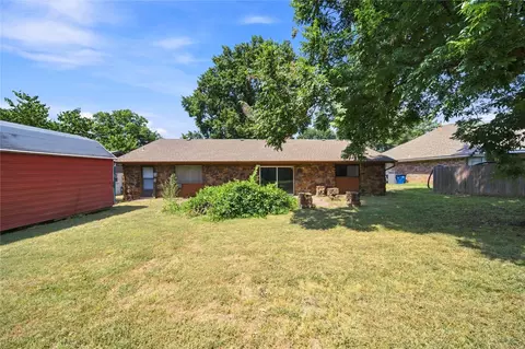 Exterior - 2920 E 77th St S, Tulsa, OK 74136 photo 2 of 4