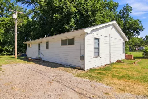 406 N Cherokee St, Beggs, OK 74421