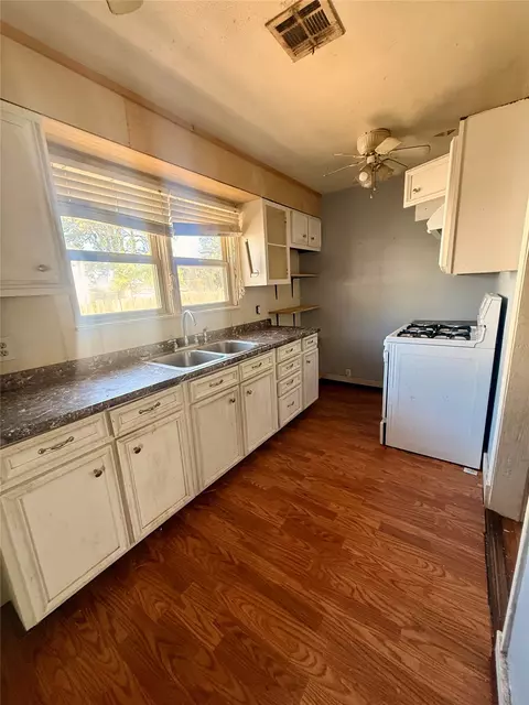 106 S 2nd, Eufaula, OK 74432 photo 6